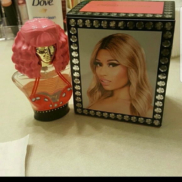 Accessories - Nicki Minaj Minajesty